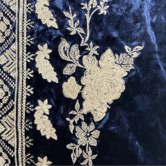 Andree by Unit Plaid Shirt with Flower Embroidery Navy White Women’s Size Small - Picture 6 of 8